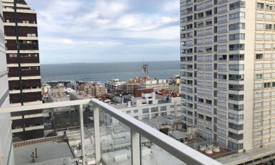 Apto en alquiler y venta en Península , dos dormitorios con vista al puerto!