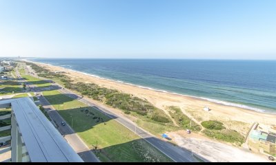 Apartamento en venta , LE PARC I , 2 dorm y serv con vista al mar