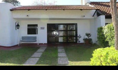 Casa en barrio Cantegril en venta