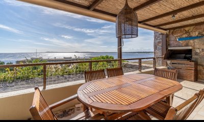 Apartamento de 2 dormitorios en venta en edificio Quartier, Punta del Este.