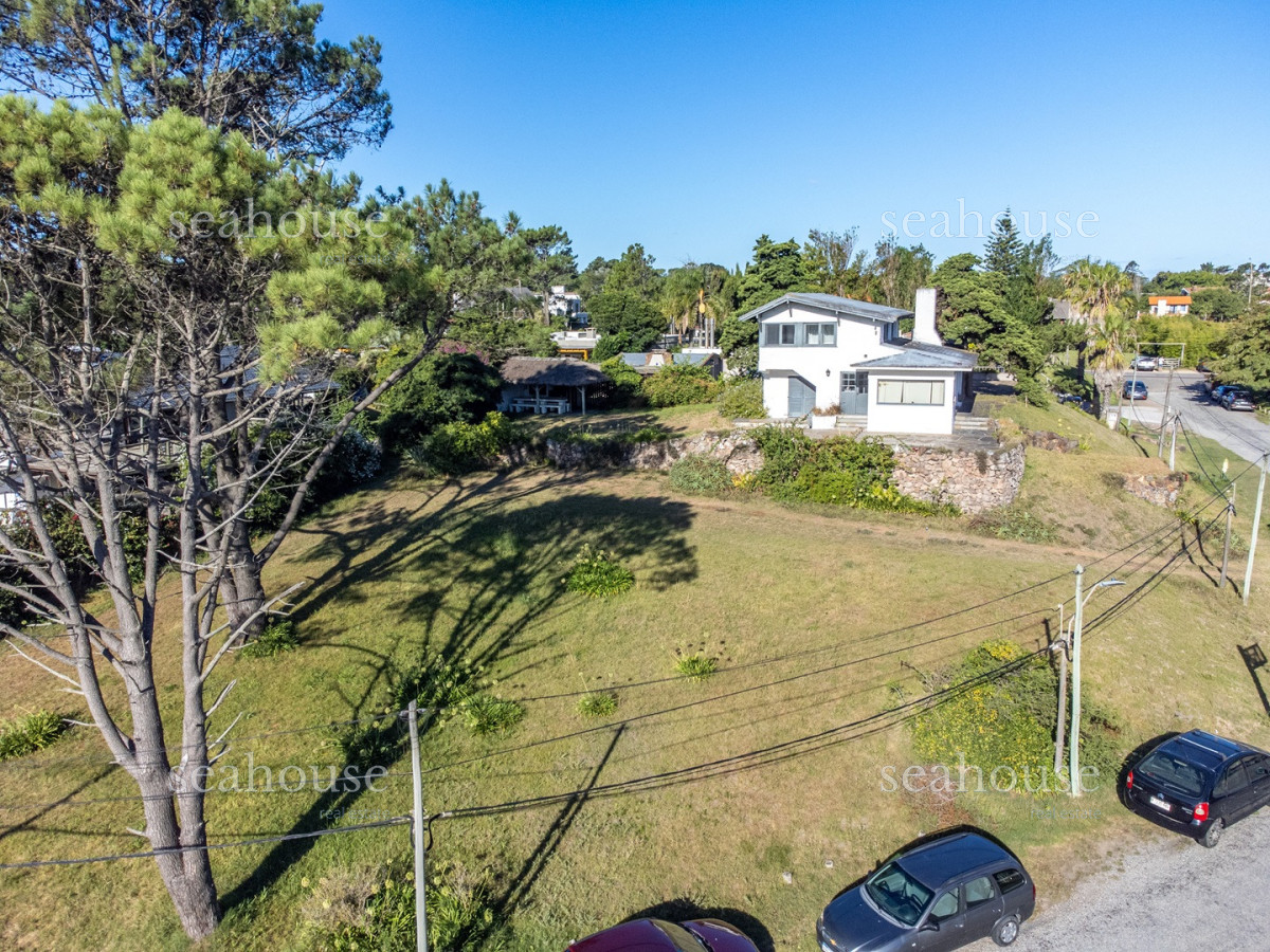 Casa Ref.1340 - Casa mas lote  frente a Laguna del Diario - Excelente ubicación 