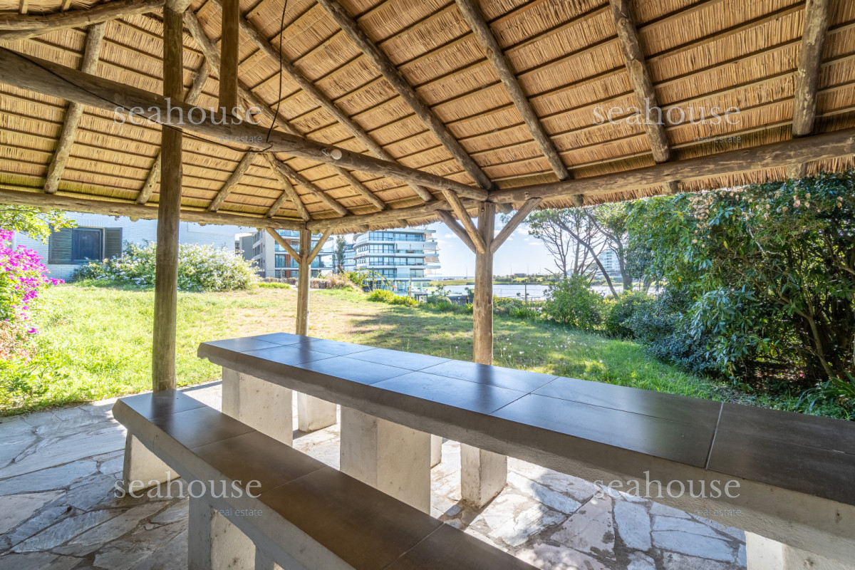 Casa Ref.1340 - Casa mas lote  frente a Laguna del Diario - Excelente ubicación 