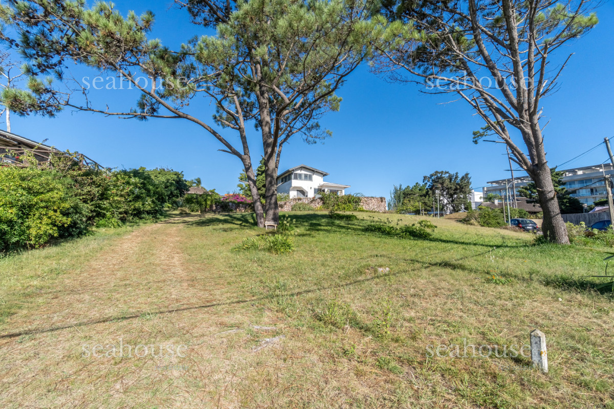 Casa Ref.1340 - Casa mas lote  frente a Laguna del Diario - Excelente ubicación 