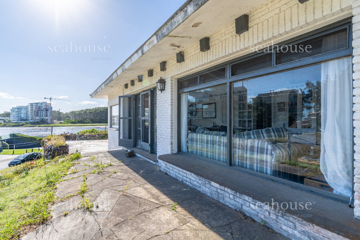 Casa Ref.1340 - Casa mas lote  frente a Laguna del Diario - Excelente ubicación 