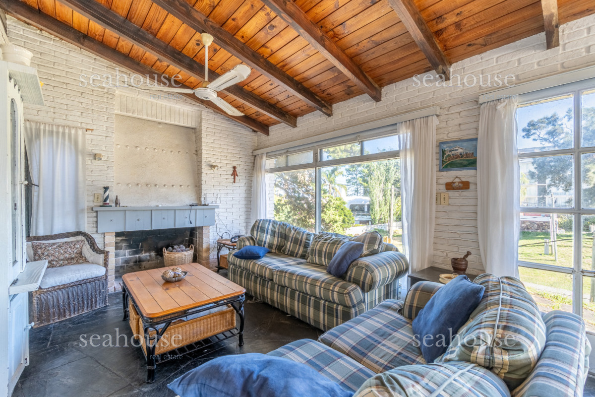 Casa Ref.1340 - Casa mas lote  frente a Laguna del Diario - Excelente ubicación 