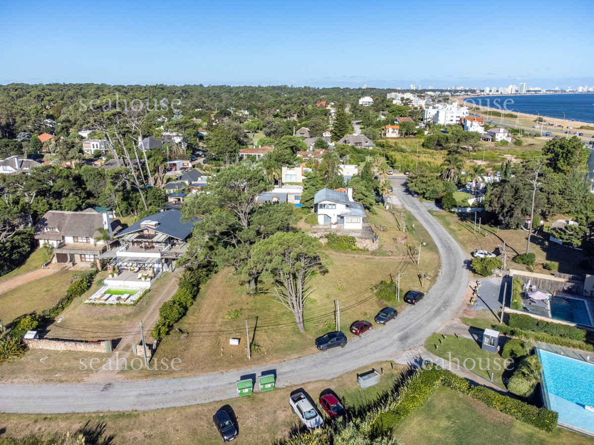 Casa Ref.1340 - Casa mas lote  frente a Laguna del Diario - Excelente ubicación 