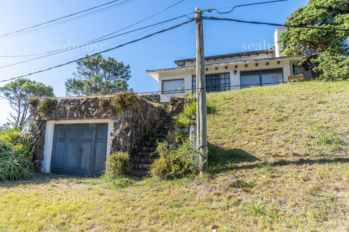 Casa Ref.1340 - Casa mas lote  frente a Laguna del Diario - Excelente ubicación 