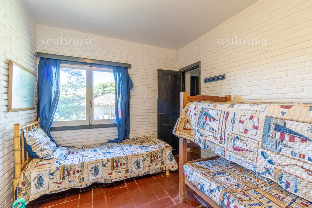 Casa Ref.1340 - Casa mas lote  frente a Laguna del Diario - Excelente ubicación 