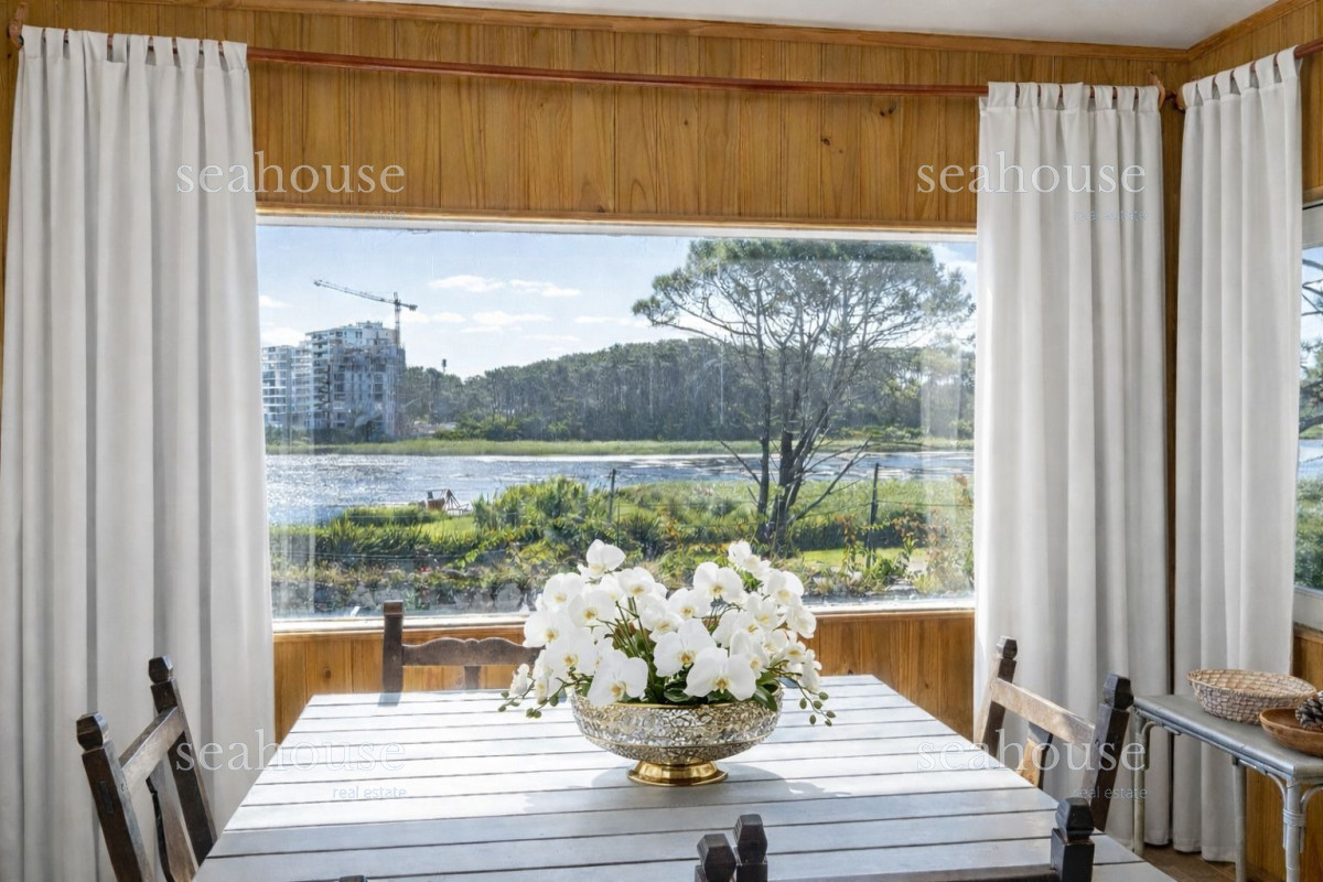 Casa Ref.1340 - Casa mas lote  frente a Laguna del Diario - Excelente ubicación 