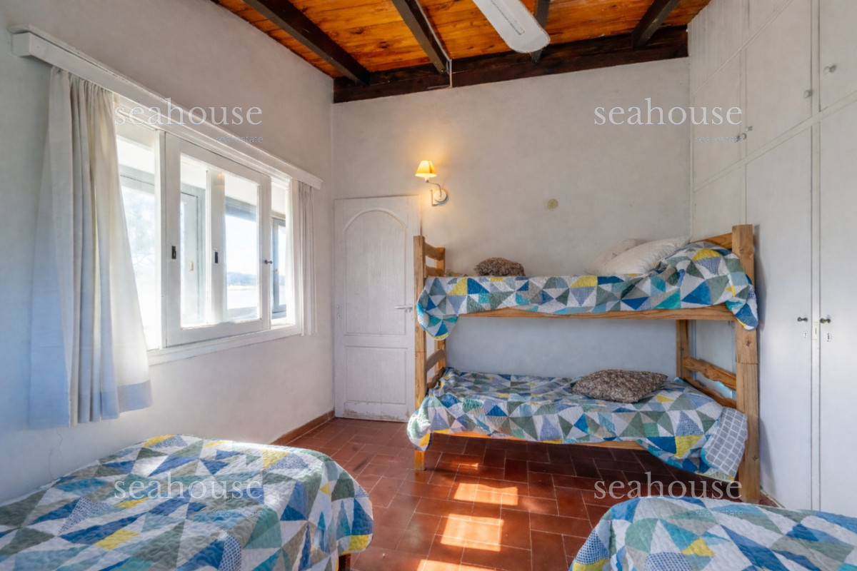 Casa Ref.1340 - Casa mas lote  frente a Laguna del Diario - Excelente ubicación 