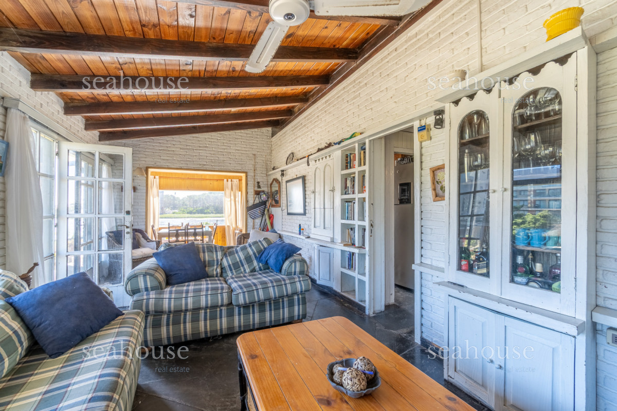 Casa Ref.1340 - Casa mas lote  frente a Laguna del Diario - Excelente ubicación 