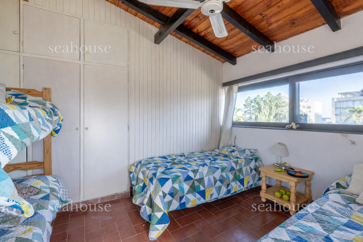 Casa Ref.1340 - Casa mas lote  frente a Laguna del Diario - Excelente ubicación 