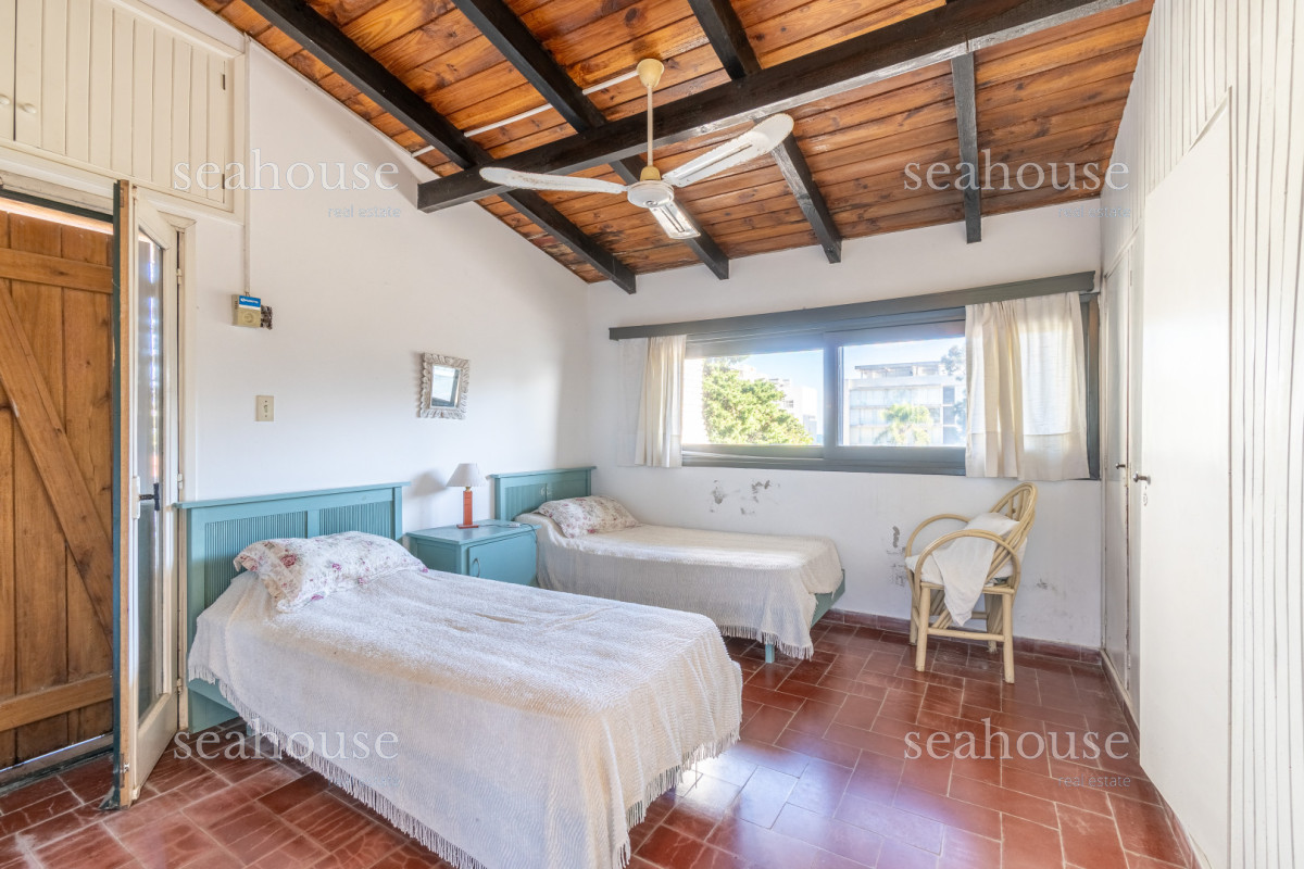 Casa Ref.1340 - Casa mas lote  frente a Laguna del Diario - Excelente ubicación 