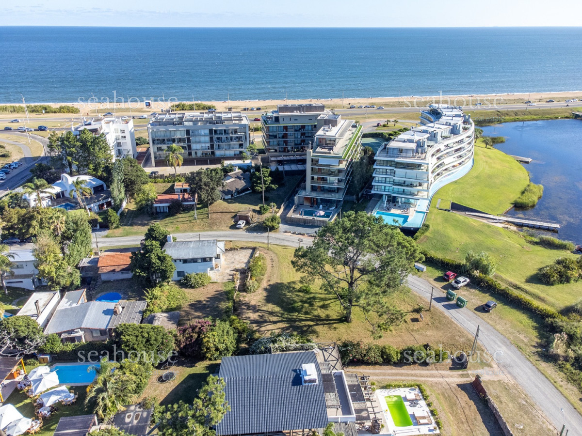 Casa Ref.1340 - Casa mas lote  frente a Laguna del Diario - Excelente ubicación 