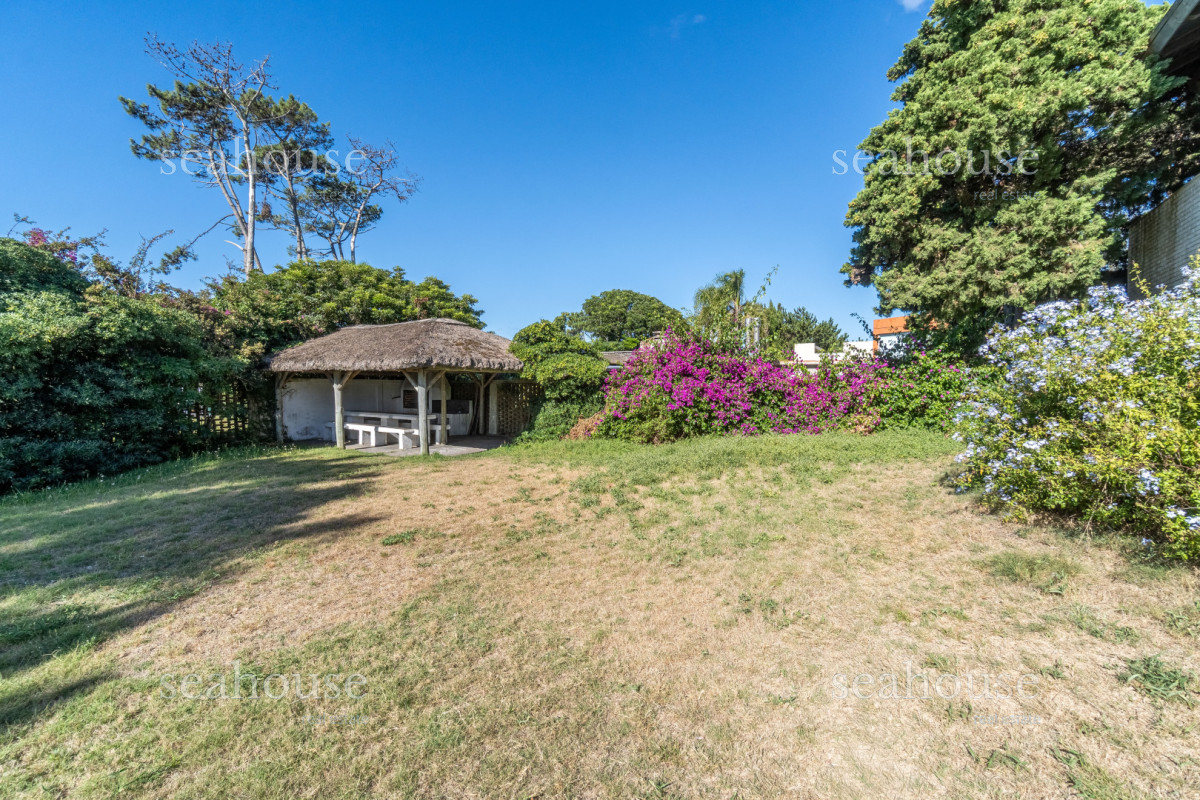 Casa Ref.1340 - Casa mas lote  frente a Laguna del Diario - Excelente ubicación 