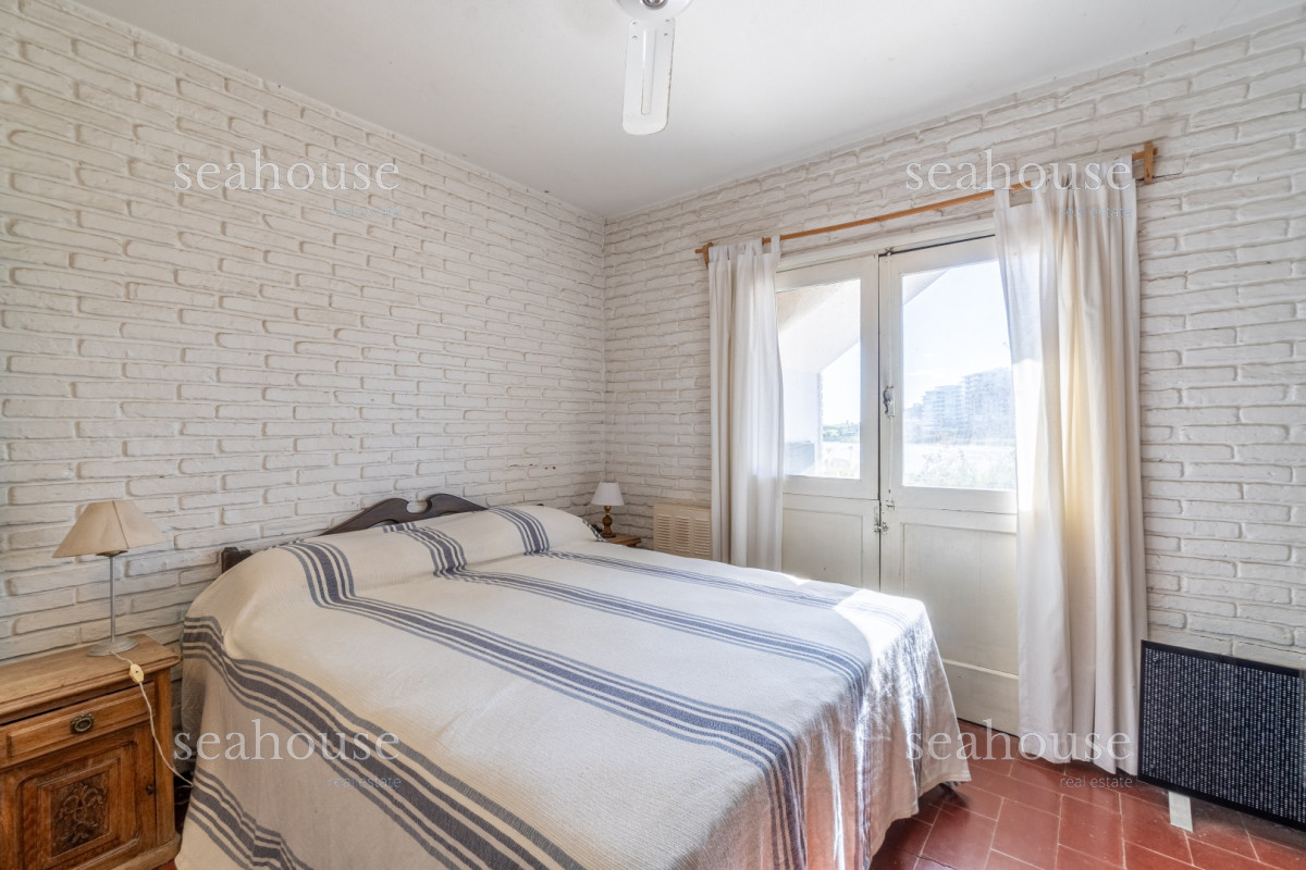 Casa Ref.1340 - Casa mas lote  frente a Laguna del Diario - Excelente ubicación 