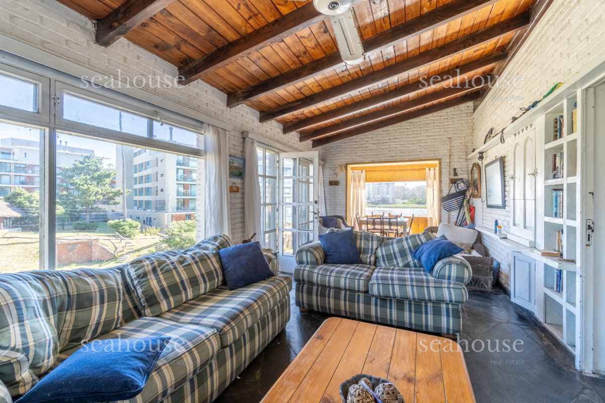 Casa Ref.1340 - Casa mas lote  frente a Laguna del Diario - Excelente ubicación 