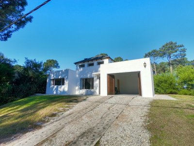 Casa en Punta Ballena, Club del Lago