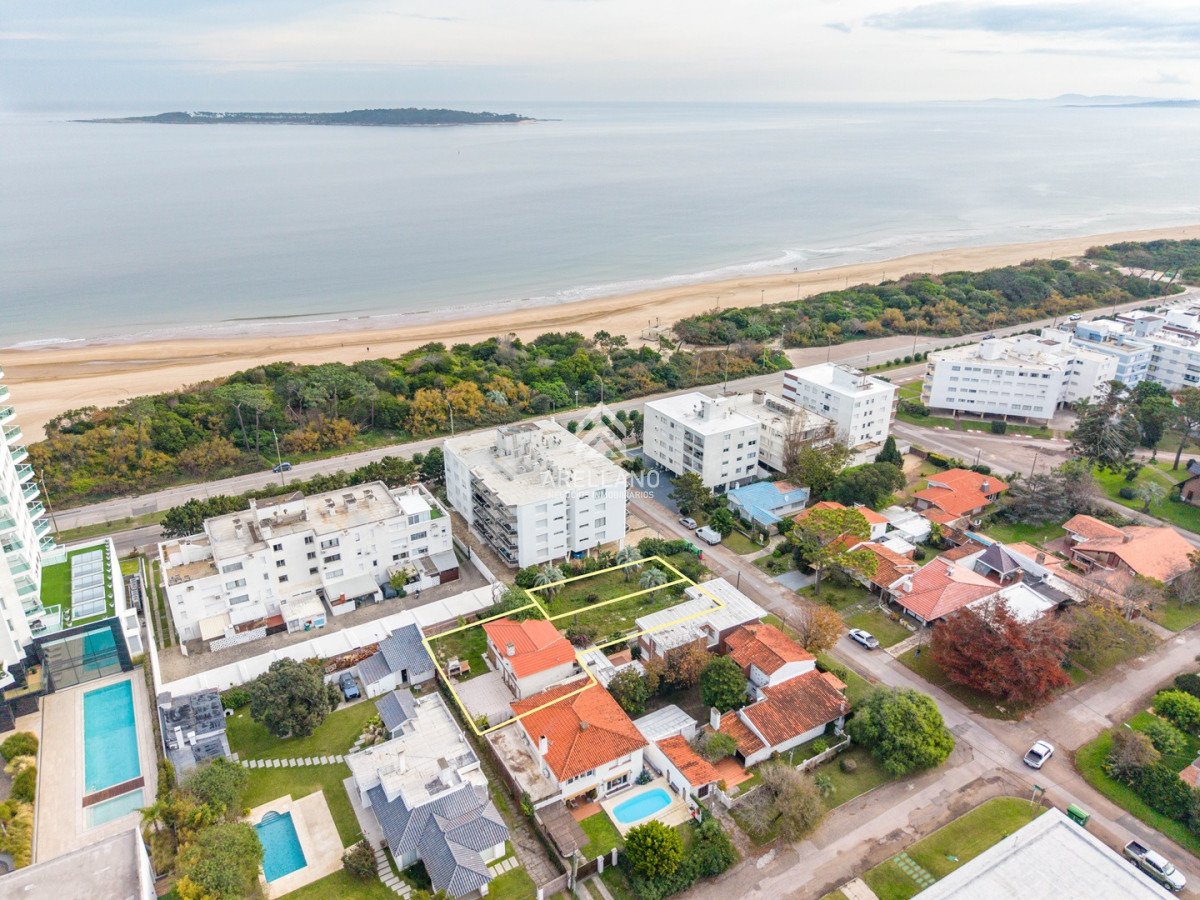 Casa ID.7036 - Venta Casa con 2 Padrones - Playa Mansa