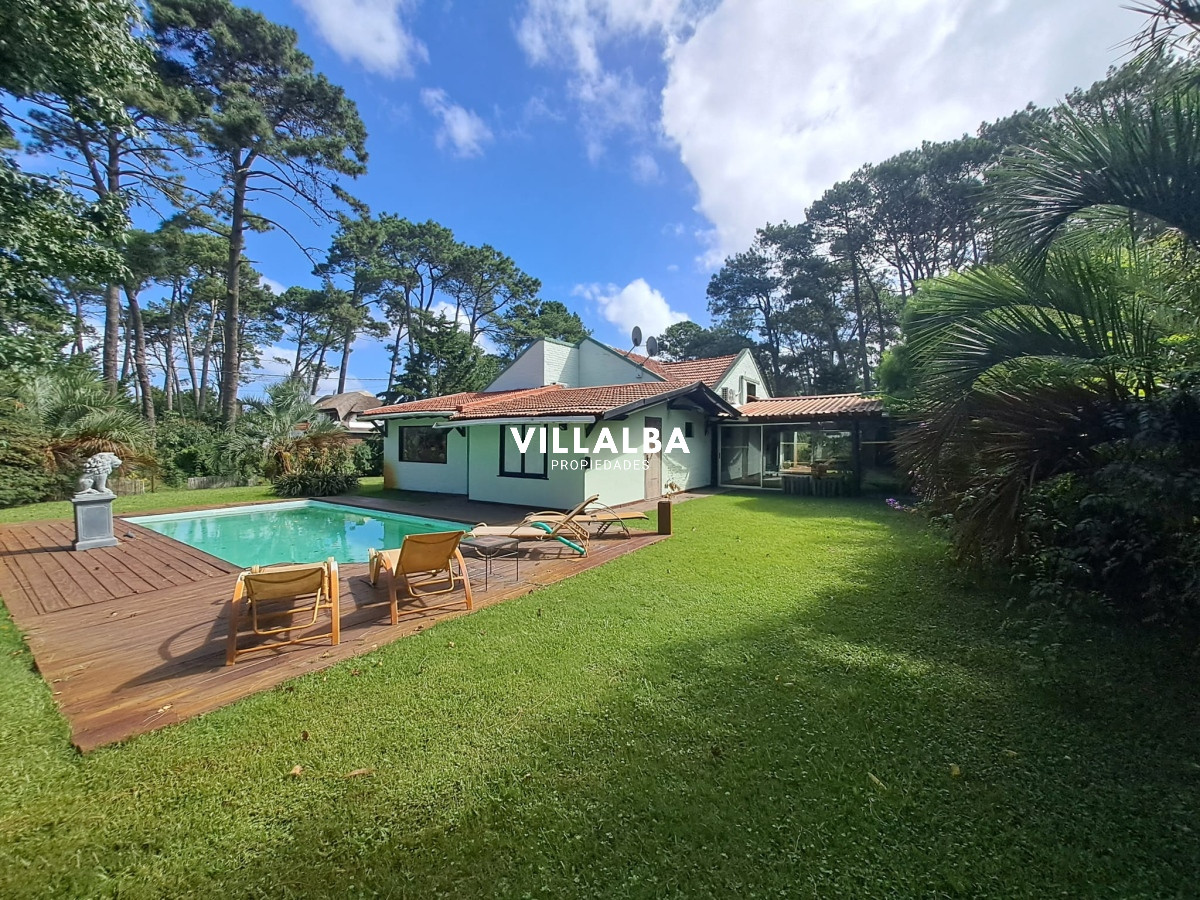 Apartamento ID.2916 - Venta de Hermosa propiedad con gran lote esquinero 