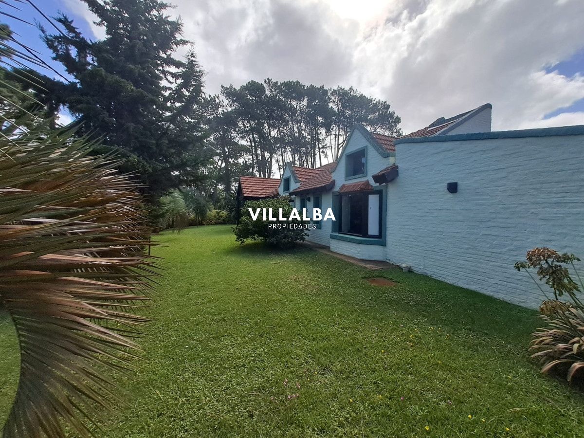 Apartamento ID.2916 - Venta de Hermosa propiedad con gran lote esquinero 