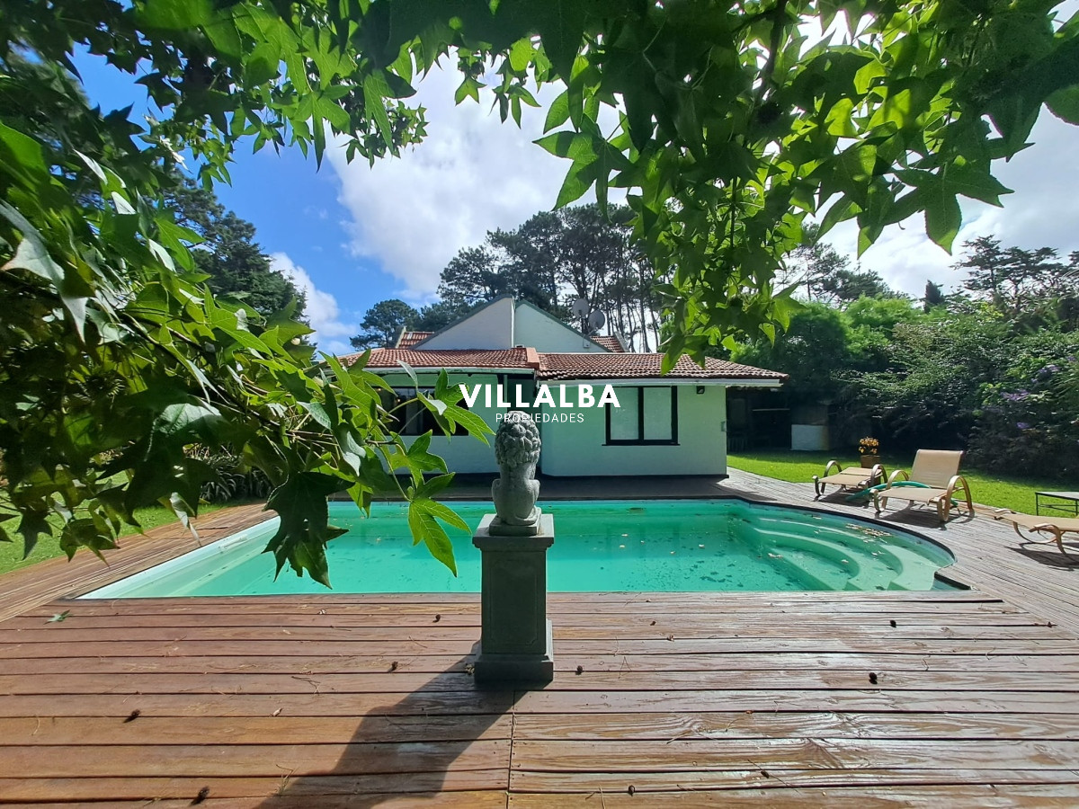 Apartamento ID.2916 - Venta de Hermosa propiedad con gran lote esquinero 