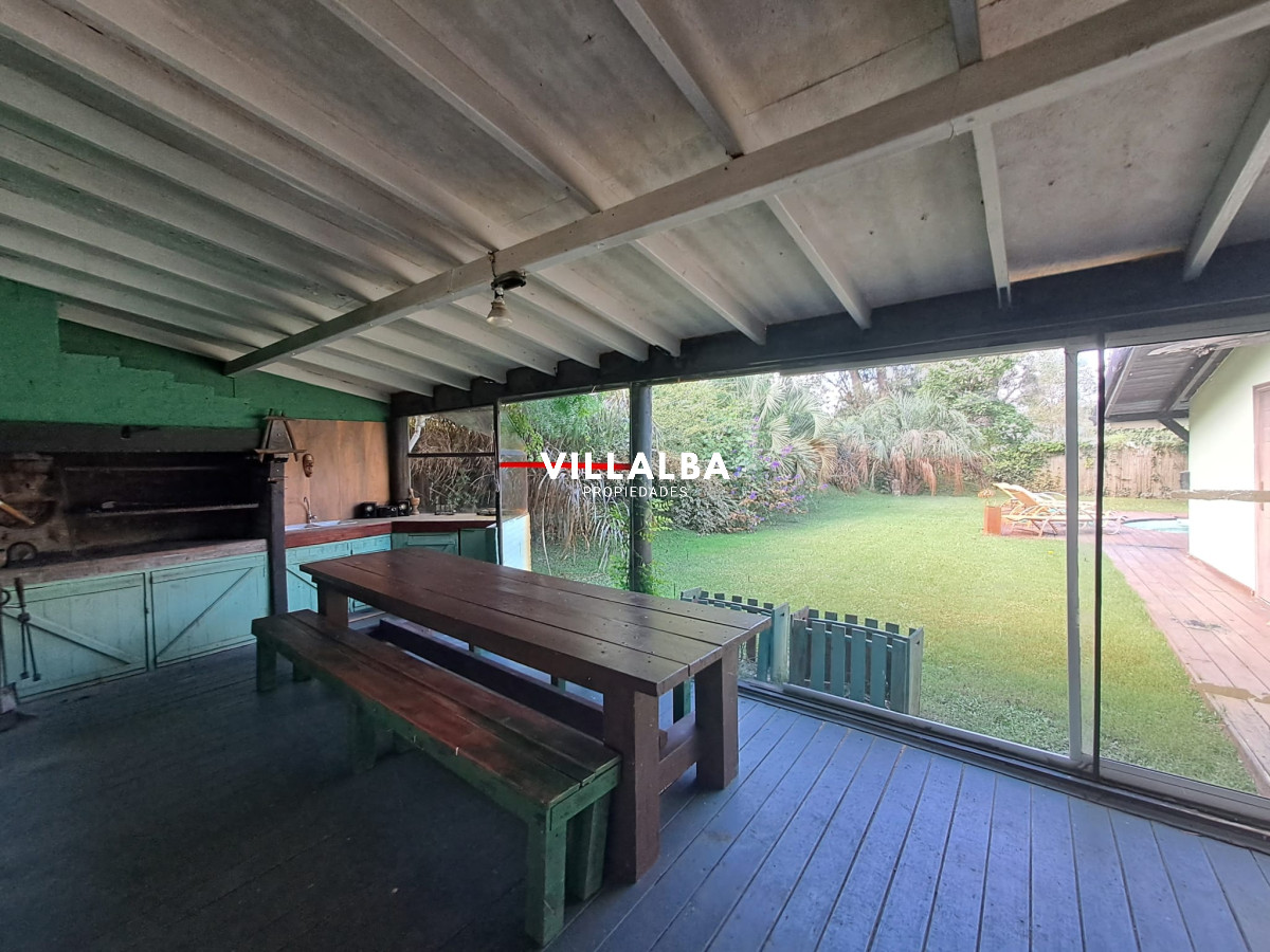 Apartamento ID.2916 - Venta de Hermosa propiedad con gran lote esquinero 