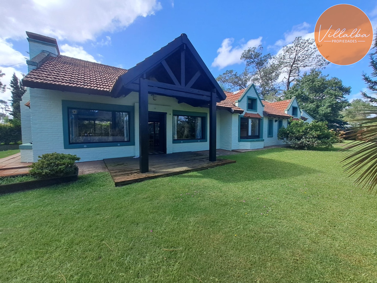 Apartamento ID.2916 - Venta de Hermosa propiedad con gran lote esquinero 