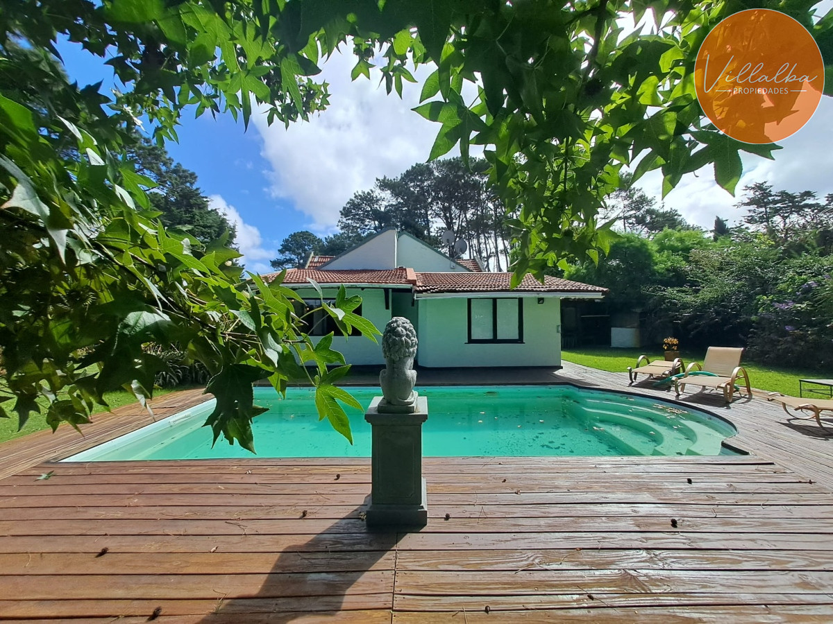 Apartamento ID.2916 - Venta de Hermosa propiedad con gran lote esquinero 
