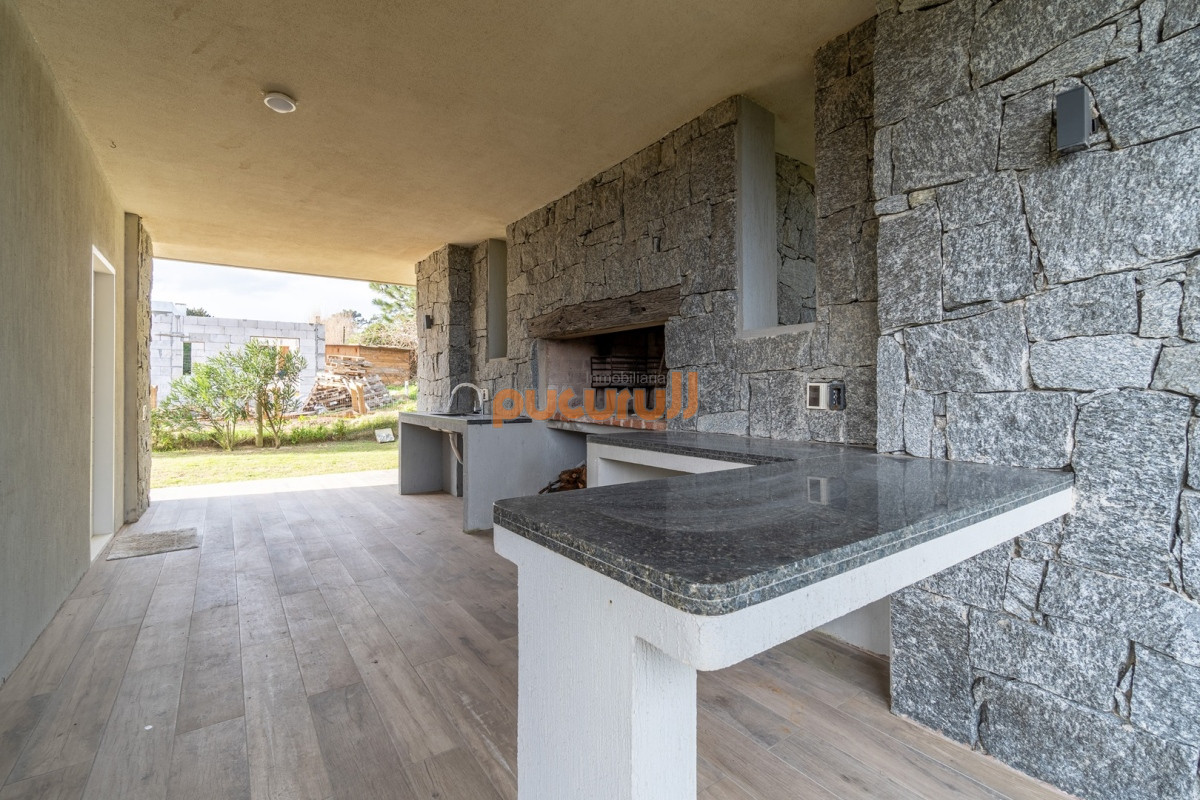 Casa ID.1806 - Venta Casa de 3 dormitorios, Tio Tom, Punta ballena.
