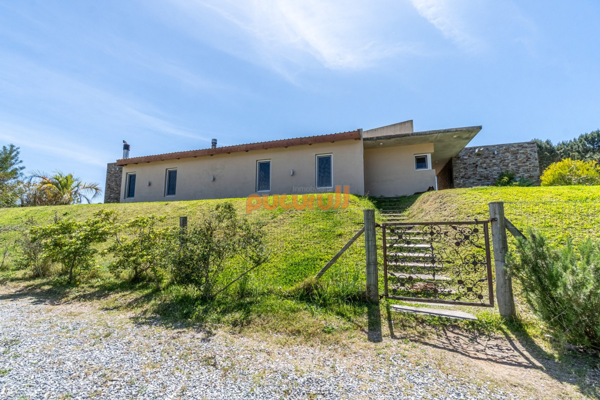Casa ID.2475 - Casa 3 DORMITORIOS en Portezuelo Bosque, Punta Ballena