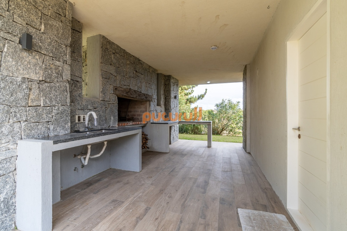 Casa ID.1806 - Venta Casa de 3 dormitorios, Tio Tom, Punta ballena.
