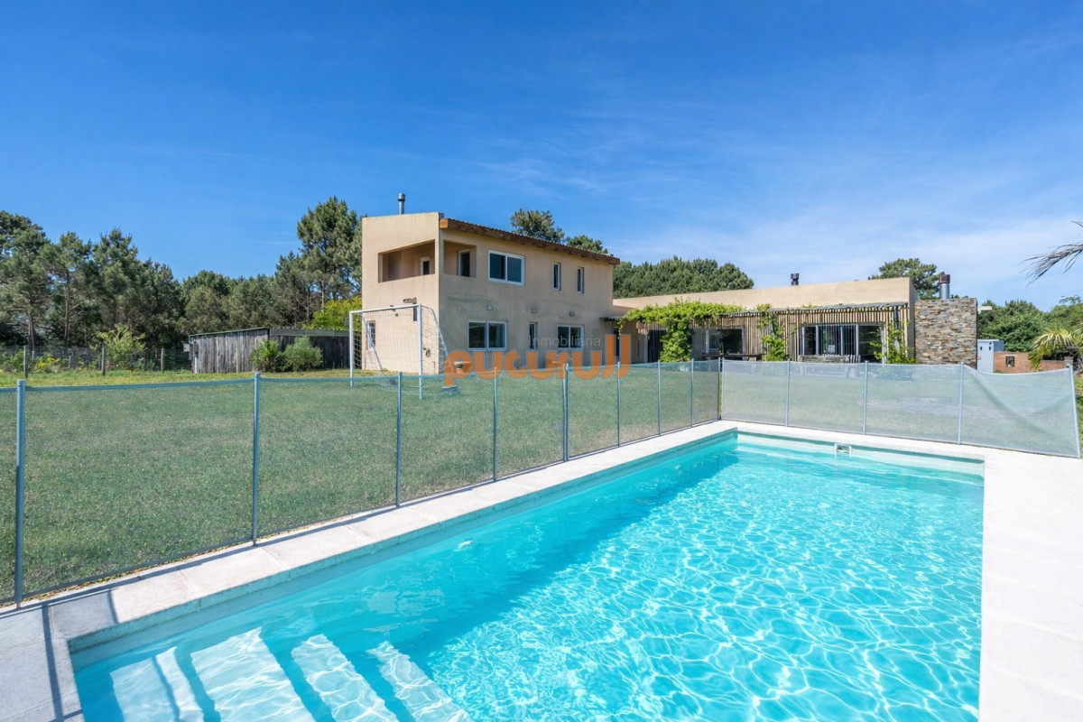 Casa ID.2475 - Casa 3 DORMITORIOS en Portezuelo Bosque, Punta Ballena