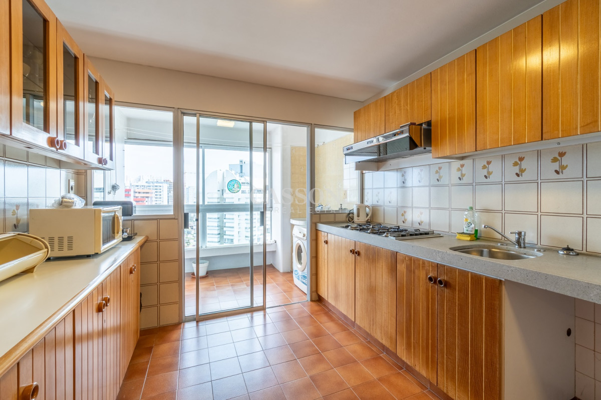 Apartamento ID.2411 - Espectacular planta 3 dormitorios y dependencia, Playa Brava