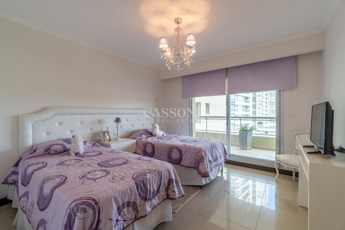 Apartamento ID.2410 - Espectacular apartamento en venta 3 suites y dependencia, Playa Brava. 