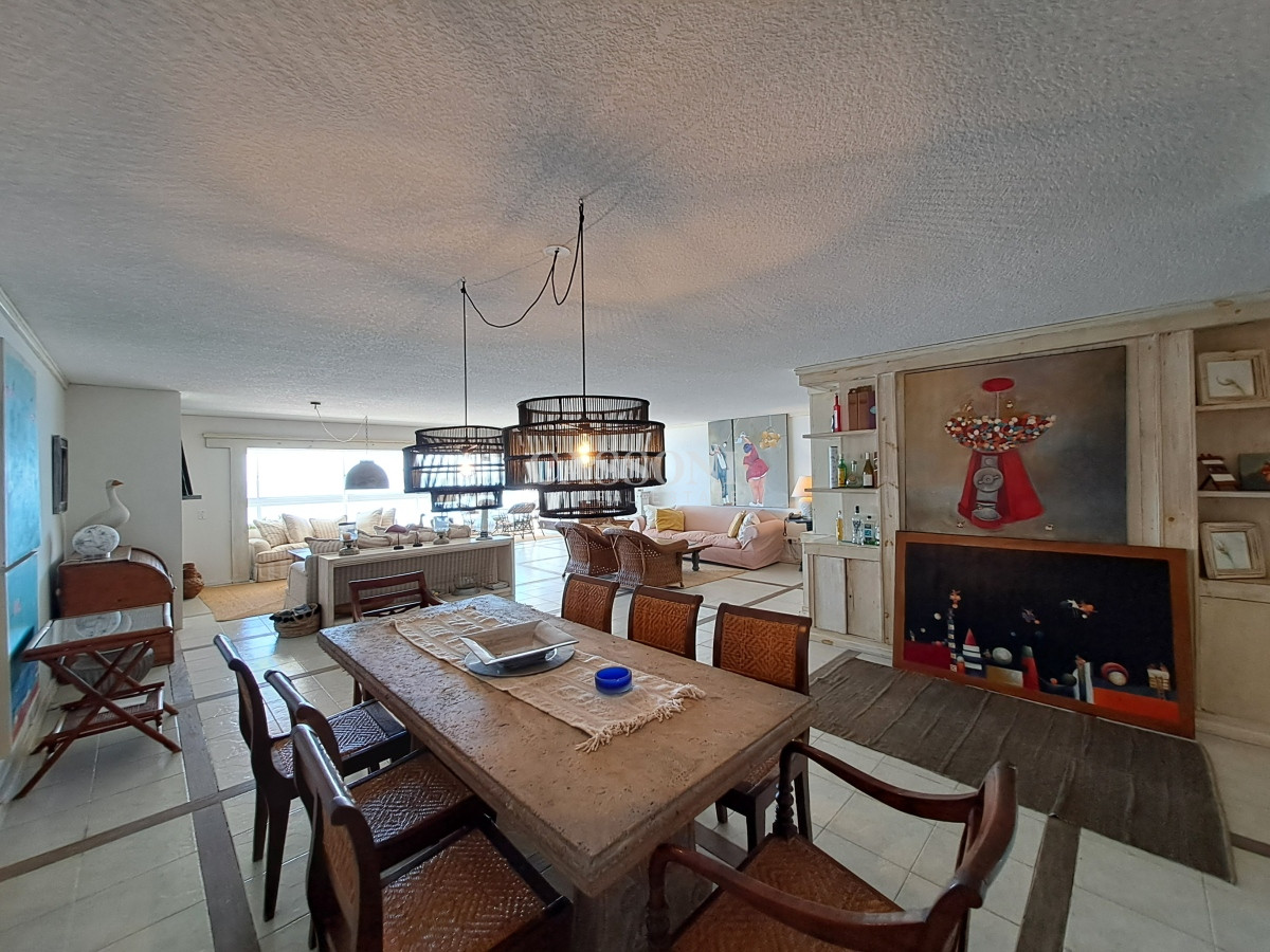 Apartamento ID.2411 - Espectacular planta 3 dormitorios y dependencia, Playa Brava