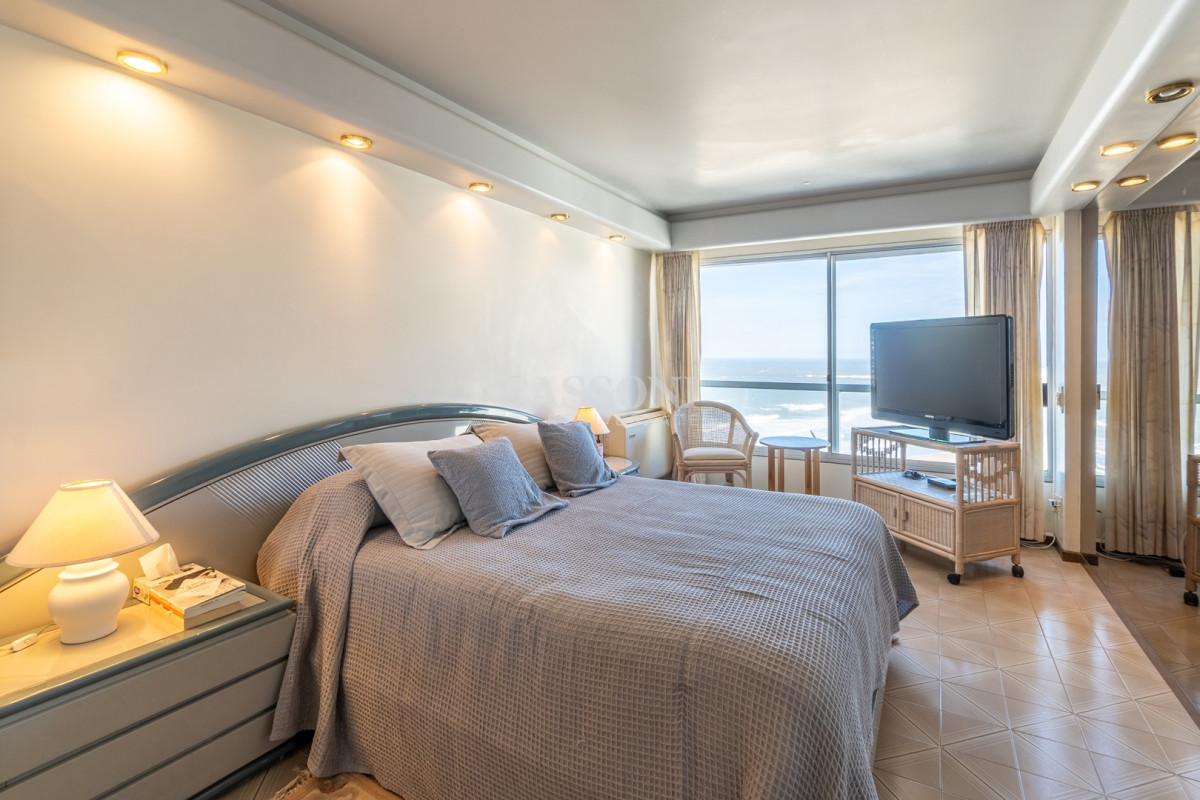 Apartamento ID.2411 - Espectacular planta 3 dormitorios y dependencia, Playa Brava