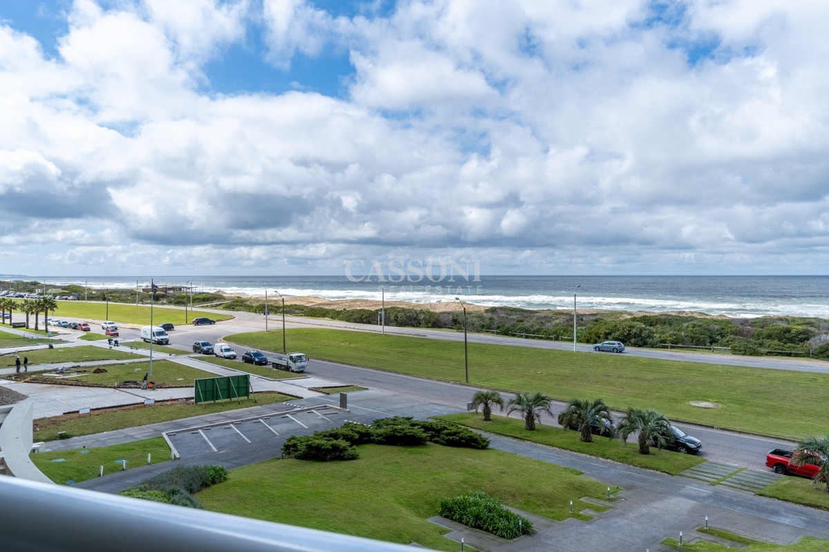 Apartamento ID.2410 - Espectacular apartamento en venta 3 suites y dependencia, Playa Brava. 