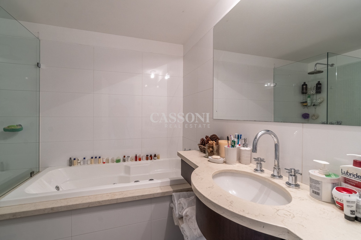 Apartamento ID.2410 - Espectacular apartamento en venta 3 suites y dependencia, Playa Brava. 