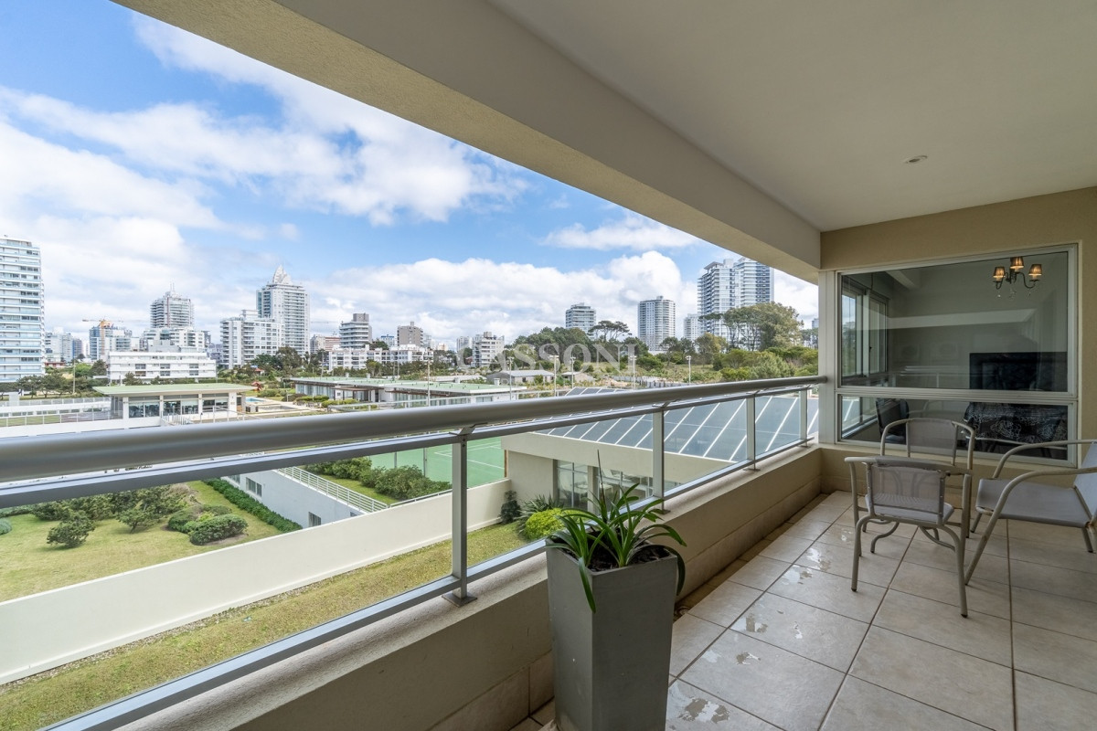 Apartamento ID.2410 - Espectacular apartamento en venta 3 suites y dependencia, Playa Brava. 
