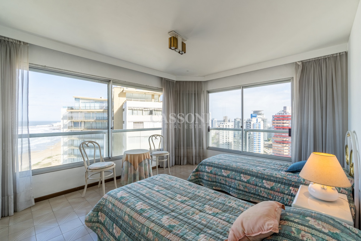 Apartamento ID.2411 - Espectacular planta 3 dormitorios y dependencia, Playa Brava