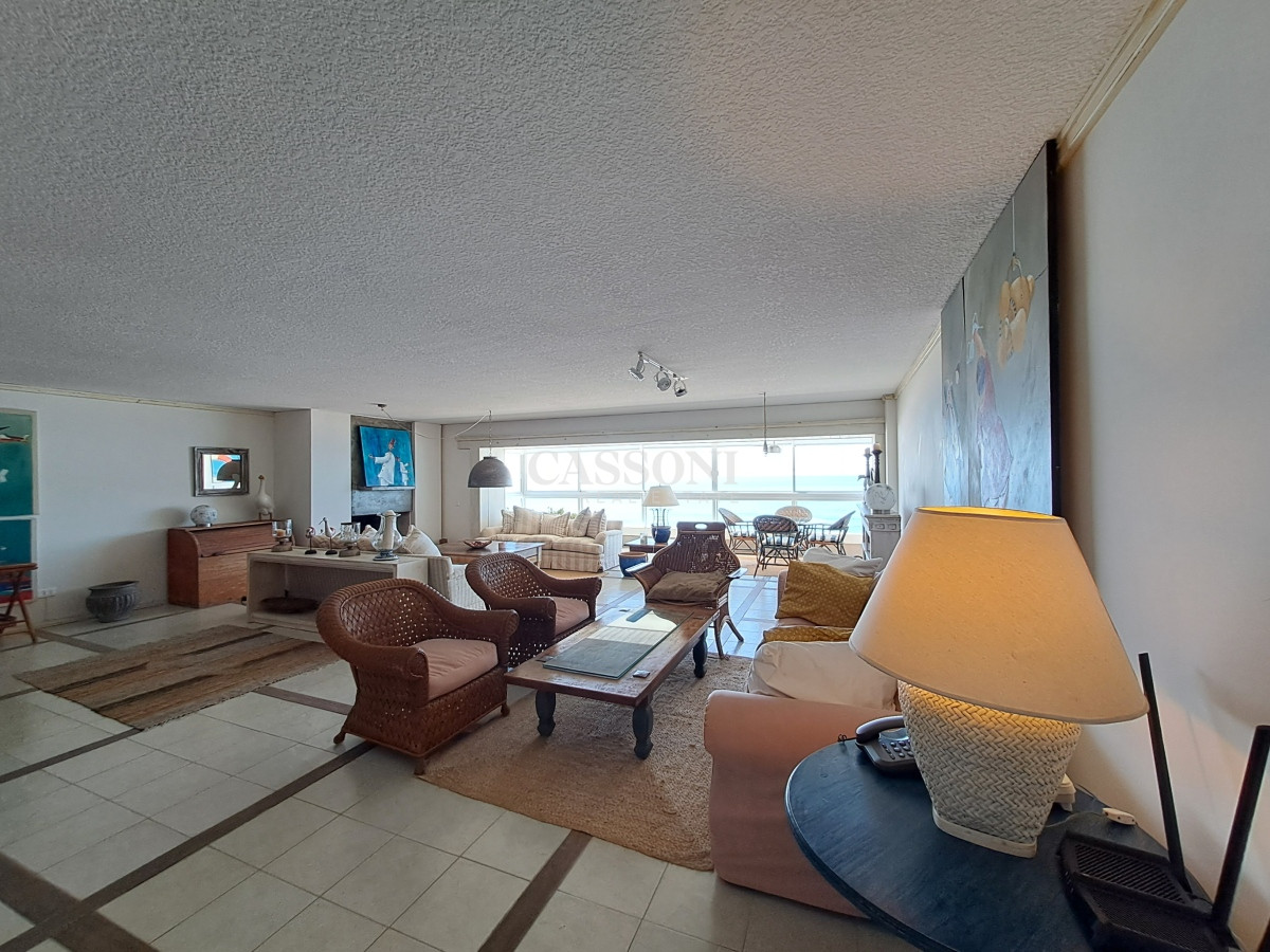 Apartamento ID.2411 - Espectacular planta 3 dormitorios y dependencia, Playa Brava