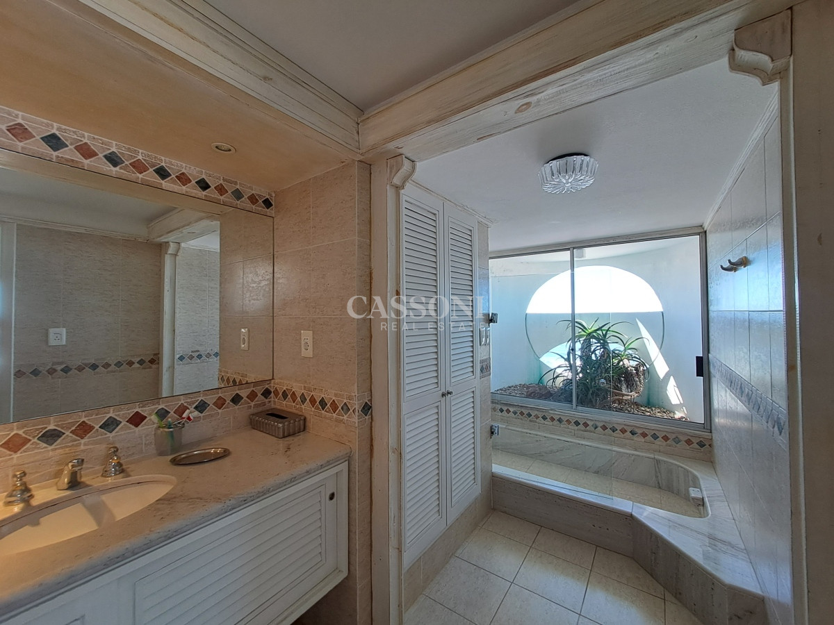 Apartamento ID.2411 - Espectacular planta 3 dormitorios y dependencia, Playa Brava