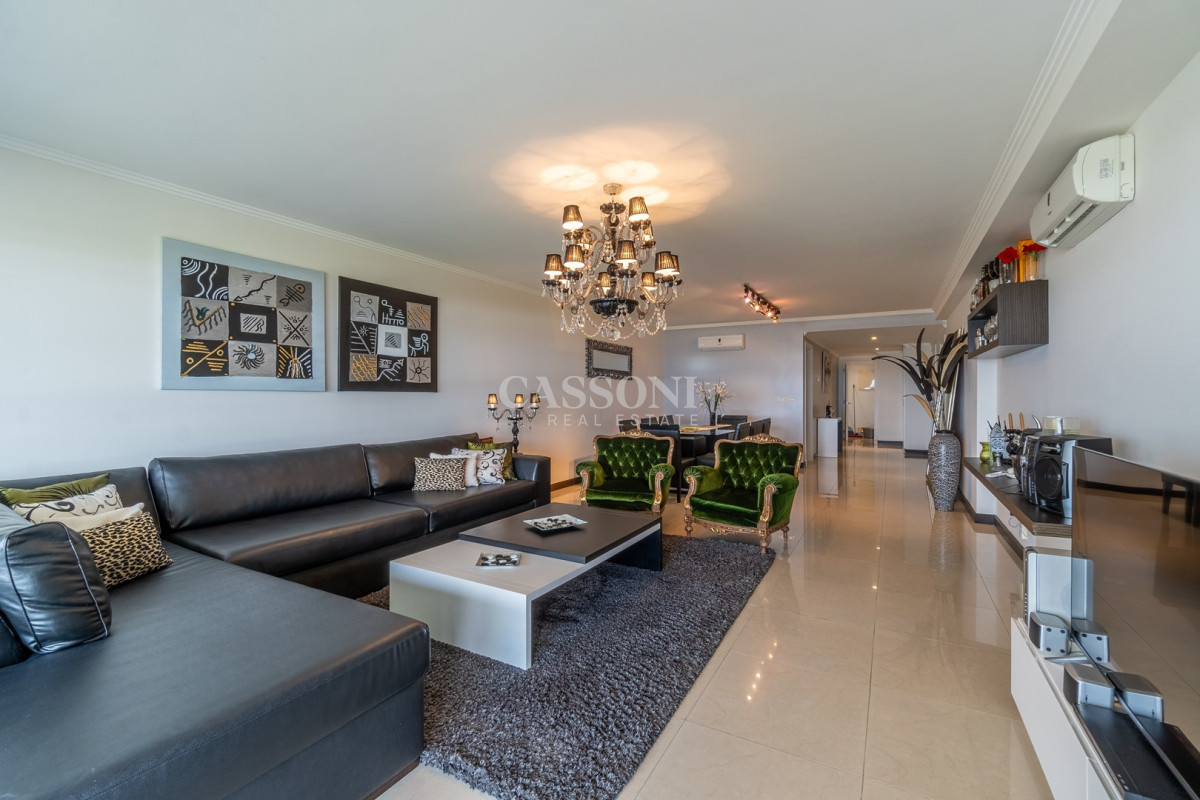 Apartamento ID.2410 - Espectacular apartamento en venta 3 suites y dependencia, Playa Brava. 