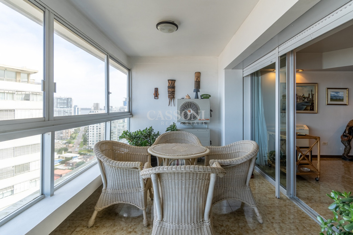 Apartamento ID.2411 - Espectacular planta 3 dormitorios y dependencia, Playa Brava