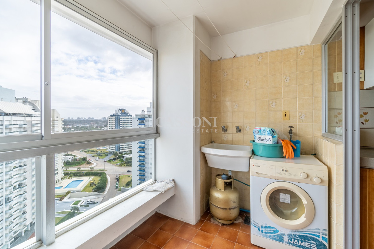 Apartamento ID.2411 - Espectacular planta 3 dormitorios y dependencia, Playa Brava