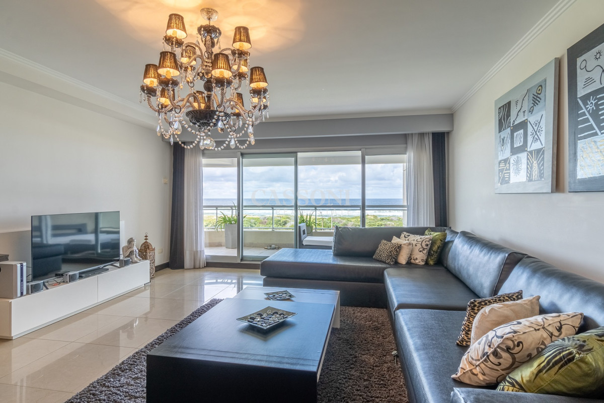 Apartamento ID.2410 - Espectacular apartamento en venta 3 suites y dependencia, Playa Brava. 