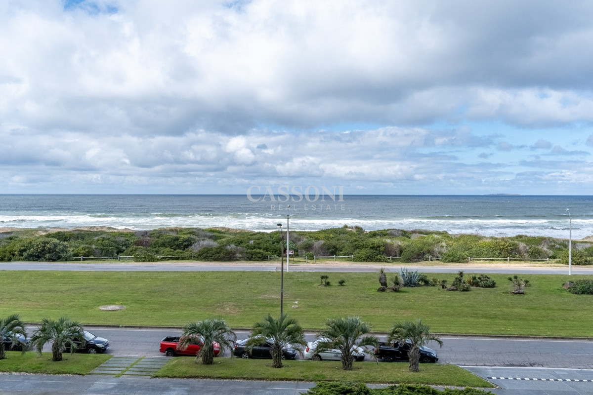 Apartamento ID.2410 - Espectacular apartamento en venta 3 suites y dependencia, Playa Brava. 