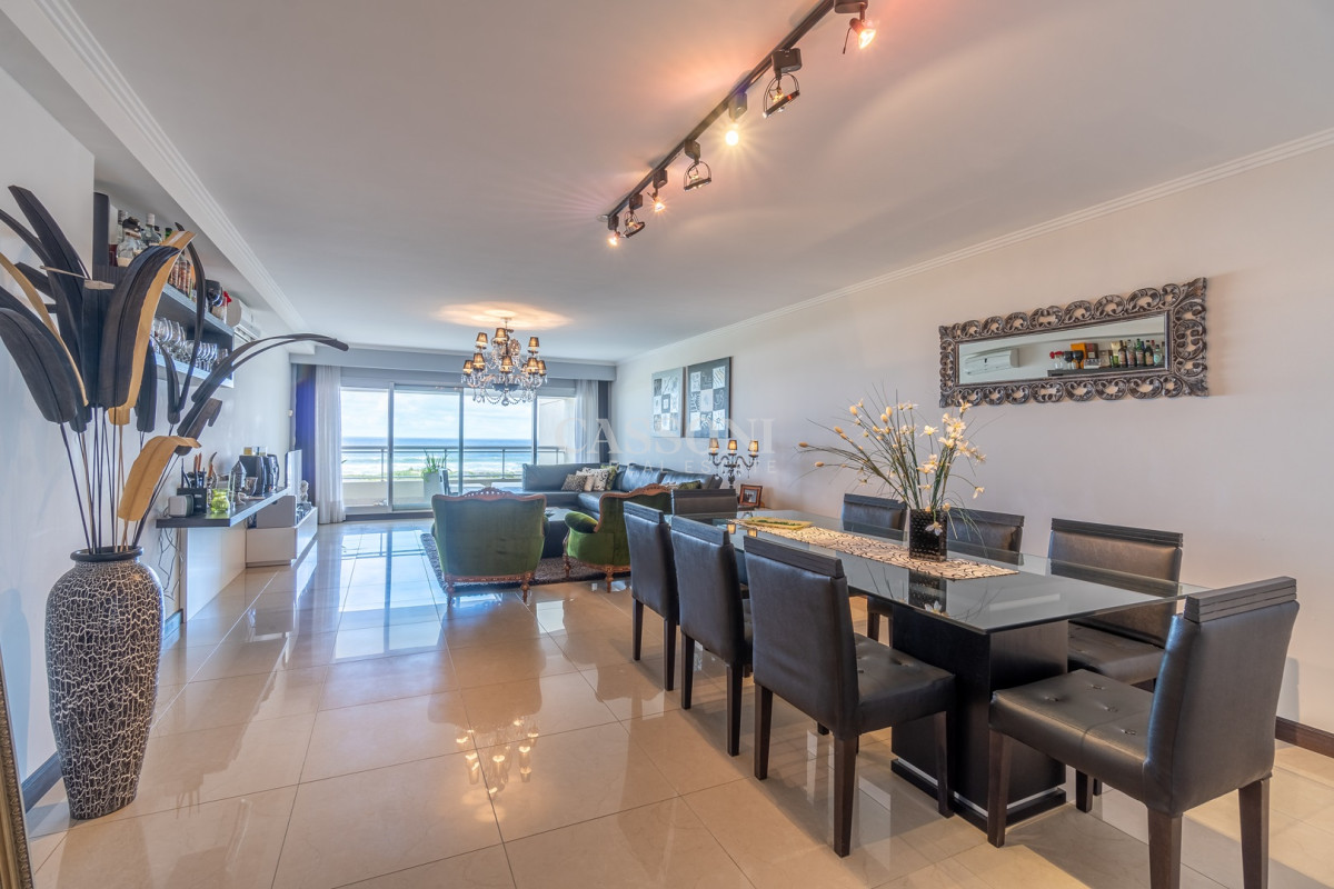 Apartamento ID.2410 - Espectacular apartamento en venta 3 suites y dependencia, Playa Brava. 