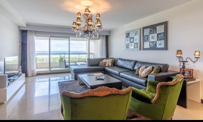 Espectacular apartamento en venta 3 suites y dependencia, Playa Brava.